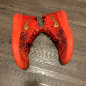 NIKE Kyrie Flytrap University Red Size 9